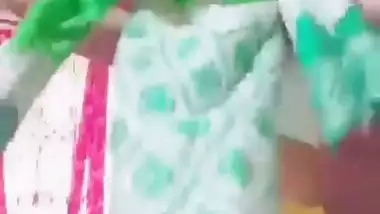 Married Bangladeshi beauty stripping saree fully nude