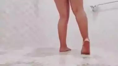 Cute aunty bathing full nude in bathroom has got her showcasing nudity well