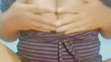 Desi girl showing