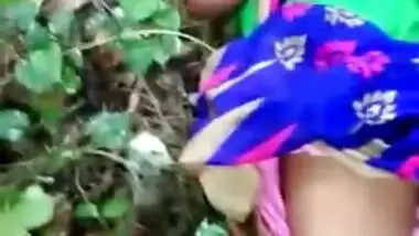 Lonely Desi woman looks ready for porn and a stranger starts filming her