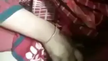 Unsatisfied housewife from Bangladesh dildo masturbation