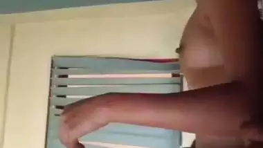 BF fucks his GF in a hotel and shoots their chudai MMS