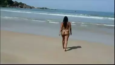 Outdoor ass show of Anitha bhabhi in beach