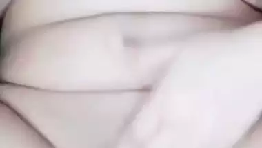 Hot girl opening shirt and sitting nude for fingering