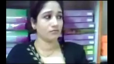 Desi Aunty Fooling Around With Her Lover In The Shop