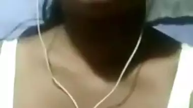 Desi girl on video call clips part 1