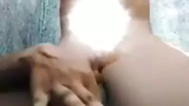 Desi Slut Fingering Her Pussy Hole
