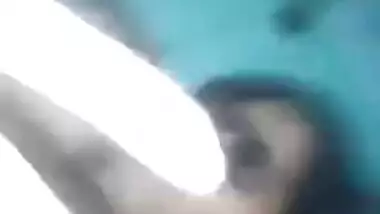 Teen Desi babe impresses her horny boyfriend with good XXX blowjob