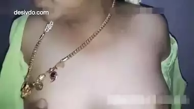 Desi anitha indian bhabhi saree strip boobs