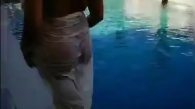 Super busty Mallu aunty boobs show in pool