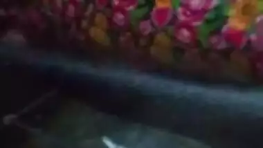 Srilankan outdoor bath and fuck කැරි සපක්