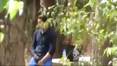 College Lover Daring Blowjob in park