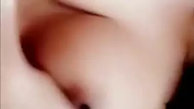Super Cute Sexy Girl Display Her Nude Pussy On Cam