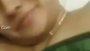 Today Exclusive -desi Bhabhi Shows Her Big Boobs