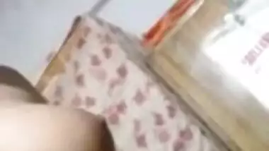 Desi girl showing nude body on selfie cam