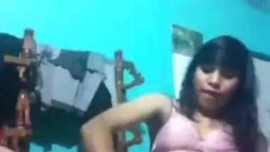 Desi girl showing her nude